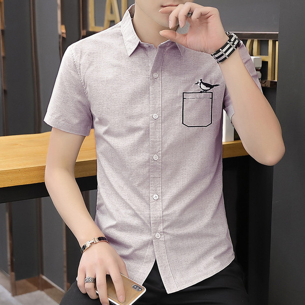 Ανδρικό πουκάμισο μοντέρνο με απλικέ και κοντά μανίκια