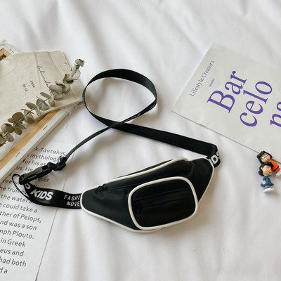 Μοντέρνα παιδική τσάντα με επιγραφές στη λαβή