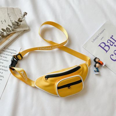 Μοντέρνα παιδική τσάντα με επιγραφές στη λαβή