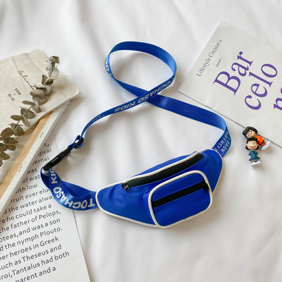 Μοντέρνα παιδική τσάντα με επιγραφές στη λαβή