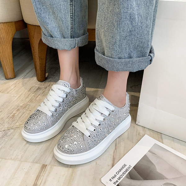 Νέο μοντέλο γυναικείά αθλητικά παπούτσια με γυαλιστερό στοιχείο