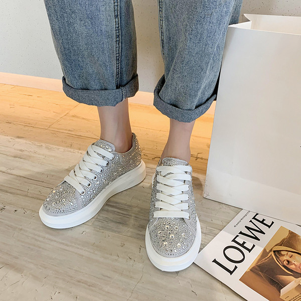 Νέο μοντέλο γυναικείά αθλητικά παπούτσια με γυαλιστερό στοιχείο