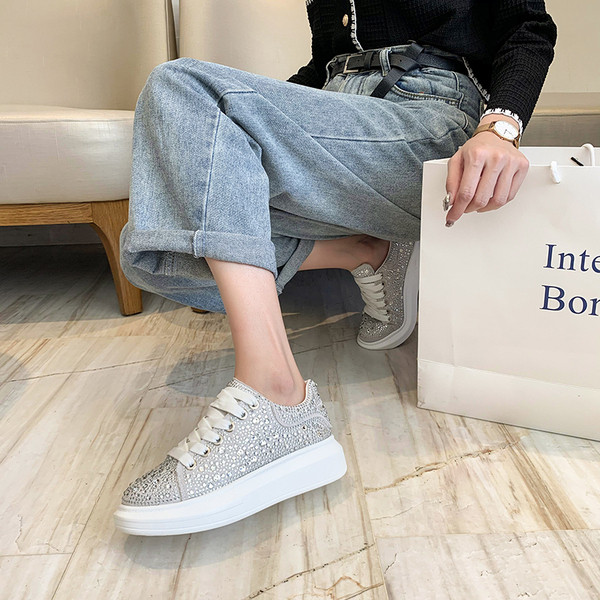 Νέο μοντέλο γυναικείά αθλητικά παπούτσια με γυαλιστερό στοιχείο