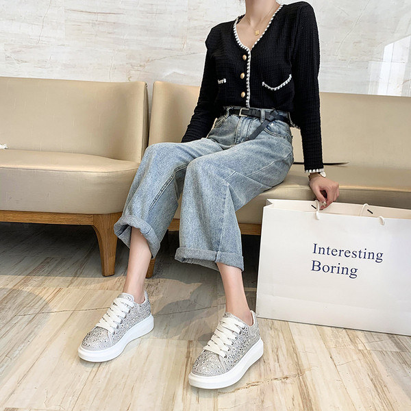 Νέο μοντέλο γυναικείά αθλητικά παπούτσια με γυαλιστερό στοιχείο