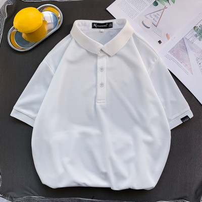 Klassikalise krae ja nööpidega meeste t-särk - tavaline mudel