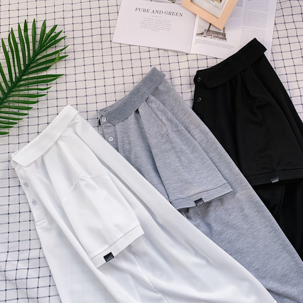 Klassikalise krae ja nööpidega meeste t-särk - tavaline mudel