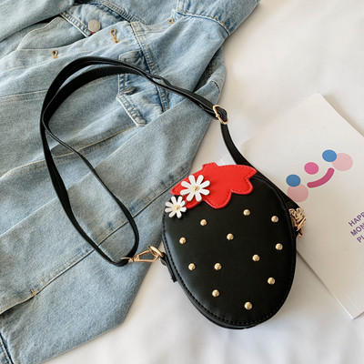 Eper alakú gyerektáska fűzőlyukkal