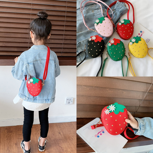 Eper alakú gyerektáska fűzőlyukkal