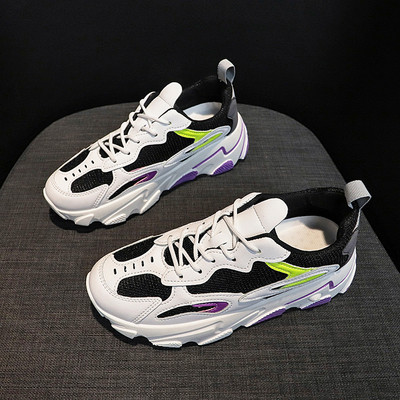 Női sportcipő - durva talppal és fűzővel