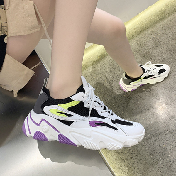 Női sportcipő - durva talppal és fűzővel