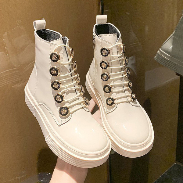 Mitmes värvitoonis lukuga ja lameda tallaga naiste saapad