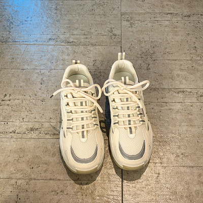 Γυναικεία αθλητικά παπούτσια από ύφασμα με επίπεδη σόλα