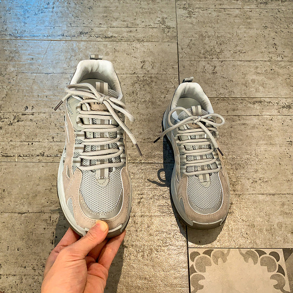 Γυναικεία αθλητικά παπούτσια από ύφασμα με επίπεδη σόλα