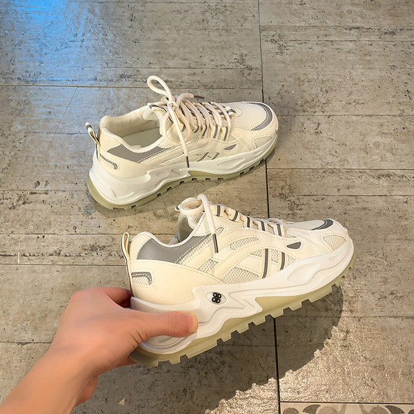 Γυναικεία αθλητικά παπούτσια από ύφασμα με επίπεδη σόλα