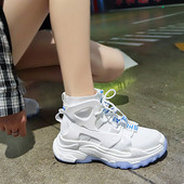 Γυναικεία αθλητικά παπούτσια με τραχιά σόλα