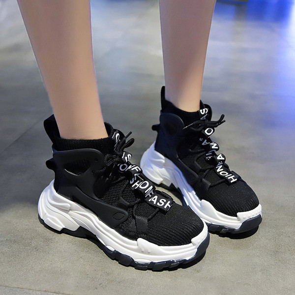 Γυναικεία αθλητικά παπούτσια με τραχιά σόλα