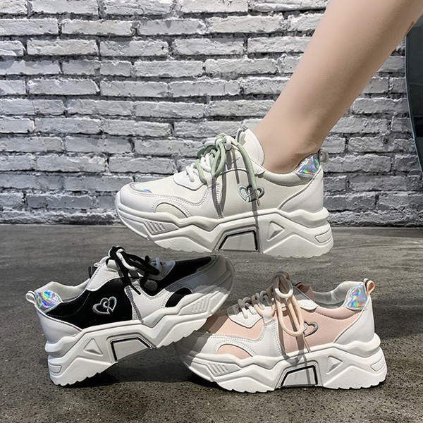 Γυναικεία αθλητικά παπούτσια με ψηλά πέλματα και κορδόνια σε τρία χρώματα