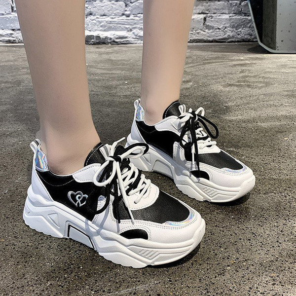 Γυναικεία αθλητικά παπούτσια με ψηλά πέλματα και κορδόνια σε τρία χρώματα