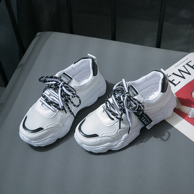 Új, fűzős női tornacipő modell