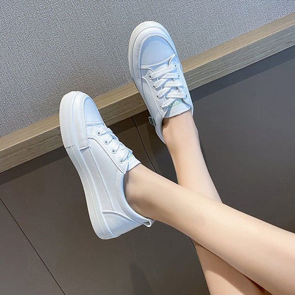 Γυναικεία, μοντέρνα αθλητικά παπούτσια με κορδόνια - οικολογικό δέρμα