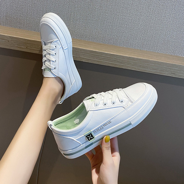 Γυναικεία, μοντέρνα αθλητικά παπούτσια με κορδόνια - οικολογικό δέρμα