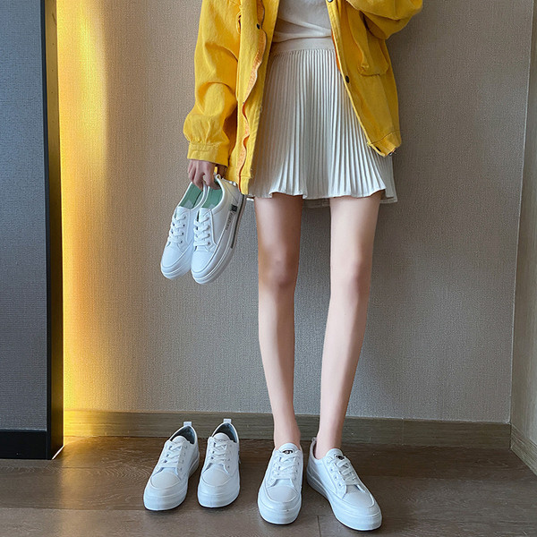 Γυναικεία, μοντέρνα αθλητικά παπούτσια με κορδόνια - οικολογικό δέρμα