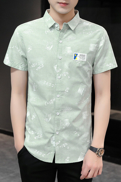 Moodne meeste särk embleemi ja klassikalise kraega