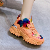 Πολύχρωμα γυναικεία αθλητικά παπούτσια με τρισδιάστατο στοιχείο