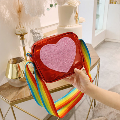 Μοντέρνα παιδική τσάντα με πολύχρωμη μακριά λαβή