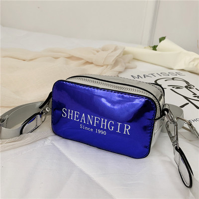 Bőr gyerektáska feliratokkal