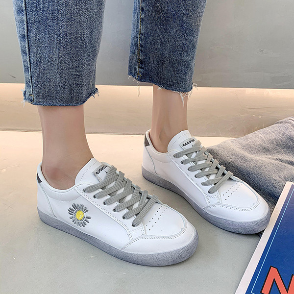 Νέο μοντέλο γυναικεία έκο δερμάτινα αθλητικά παπούτσια με κέντημα