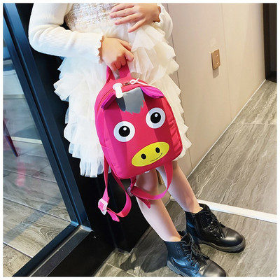 Μοντέρνο παιδικό σακίδιο με τρισδιάστατα στοιχεία