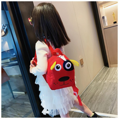 Μοντέρνο παιδικό σακίδιο με τρισδιάστατα στοιχεία