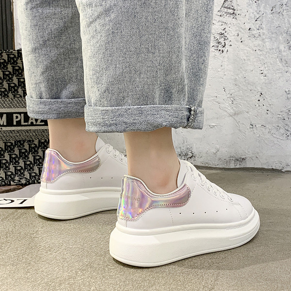 Νέο μοντέλο casual γυναικεία αθλητικά παπούτσια με κορδόνια σε λευκό χρώμα