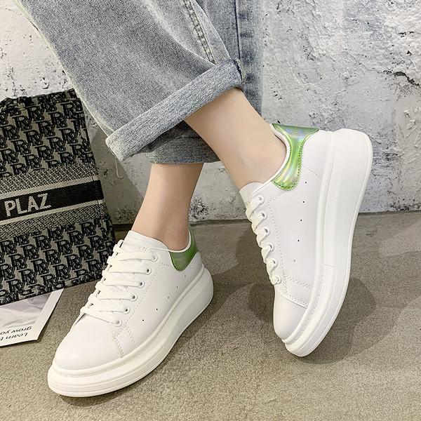 Νέο μοντέλο casual γυναικεία αθλητικά παπούτσια με κορδόνια σε λευκό χρώμα