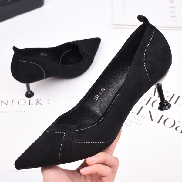 Νέο μοντέλο γυναικεία παπούτσια με τακούνια - μυτερό μοντέλο σε μαύρο χρώμα