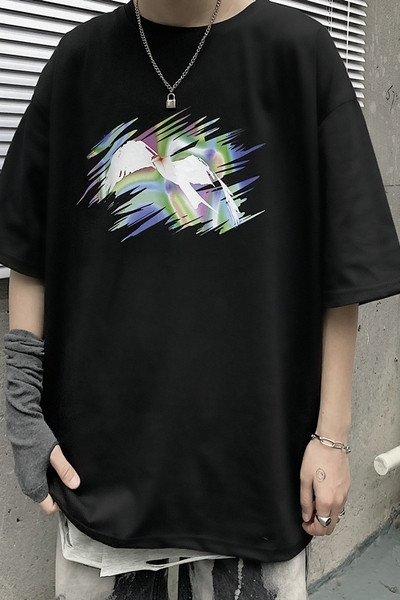 Modern férfi póló színes mintával