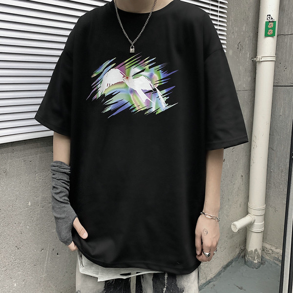 Modern férfi póló színes mintával