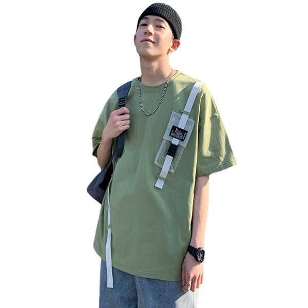 Alkalmi férfi póló zsebbel és csattal