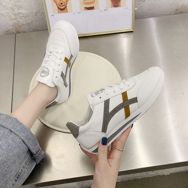 Νέο μοντέλο γυναικεία παπούτσια αθλητικά  από δέρμα eco με κορδόνια