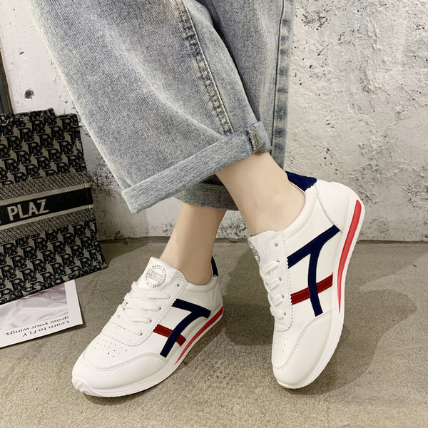 Νέο μοντέλο γυναικεία παπούτσια αθλητικά  από δέρμα eco με κορδόνια