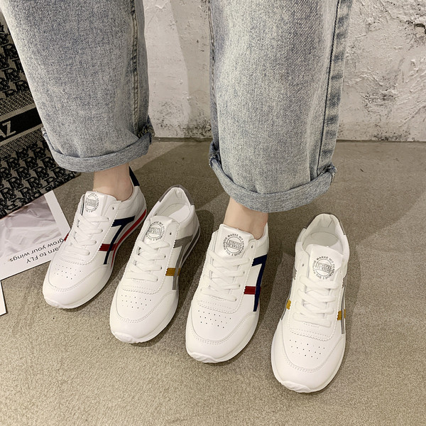 Νέο μοντέλο γυναικεία παπούτσια αθλητικά  από δέρμα eco με κορδόνια