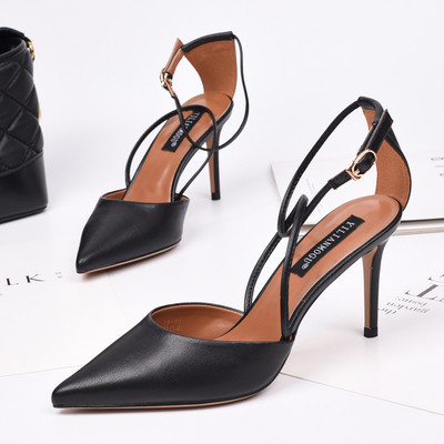 Γυναικεία ψηλοτάκουνα παπούτσια με δερμάτινο κούμπωμα