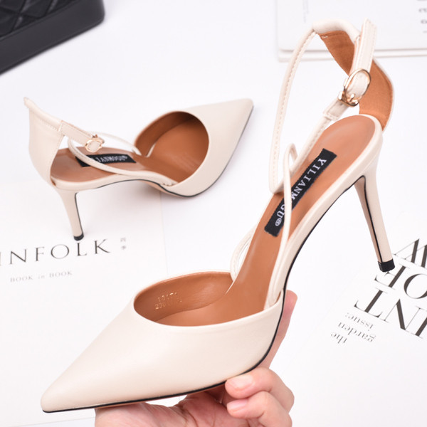 Γυναικεία ψηλοτάκουνα παπούτσια με δερμάτινο κούμπωμα