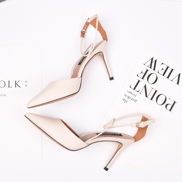 Γυναικεία ψηλοτάκουνα παπούτσια με δερμάτινο κούμπωμα