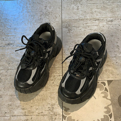 Γυναικεία αθλητικά παπούτσια με πλατφόρμα και κορδόνια πάχους 5 cm