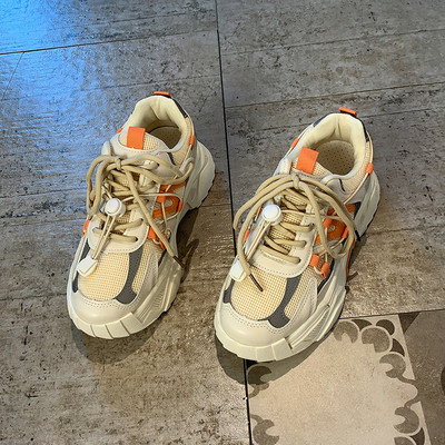 Γυναικεία αθλητικά παπούτσια με πλατφόρμα και κορδόνια πάχους 5 cm