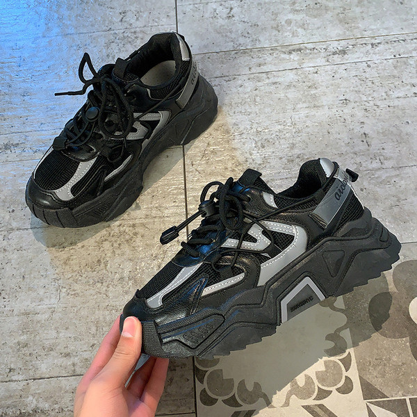 Γυναικεία αθλητικά παπούτσια με πλατφόρμα και κορδόνια πάχους 5 cm