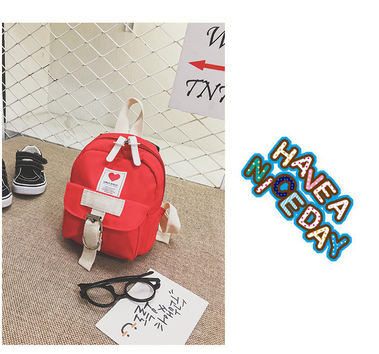 Napi gyerek hátizsák csattal és rátéttel