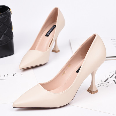 Κομψό γυναικείο παπούτσι με λεπτό τακούνι